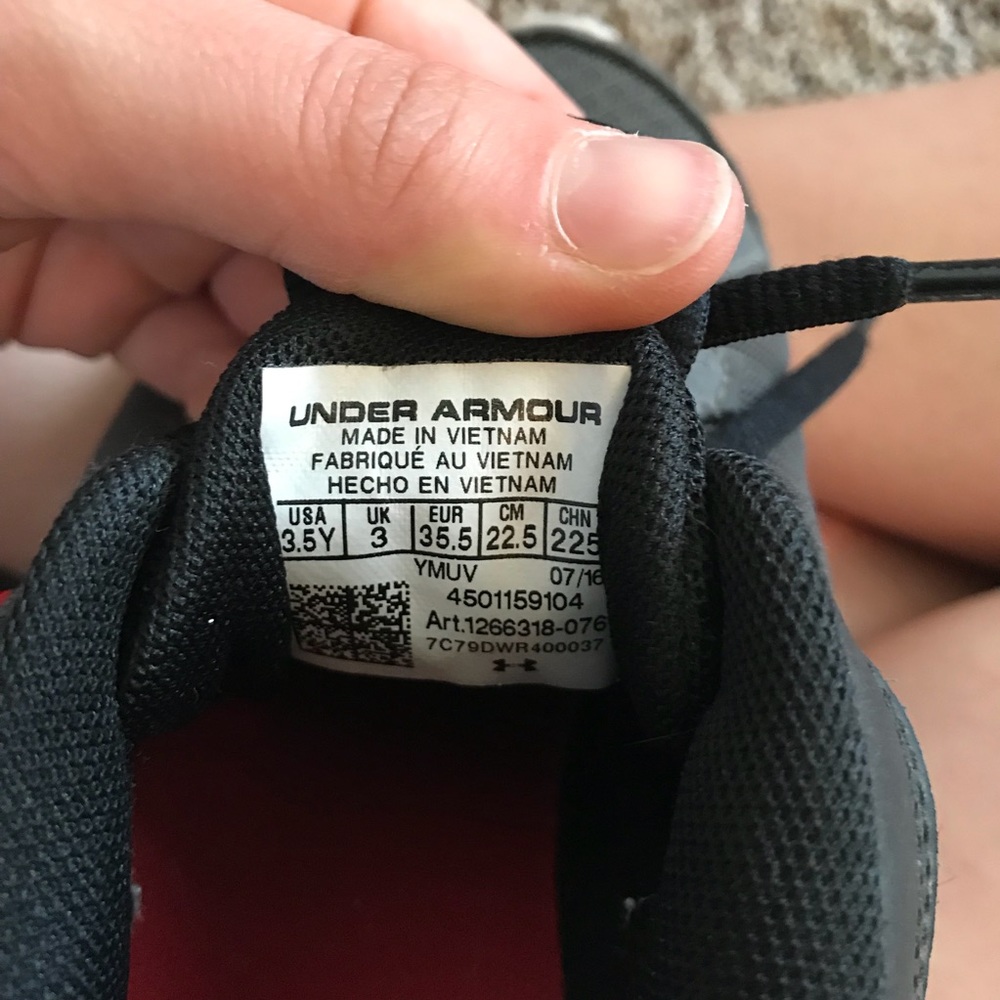UNDER ARMOR RUNNING SHOES - Picture 3 of 3